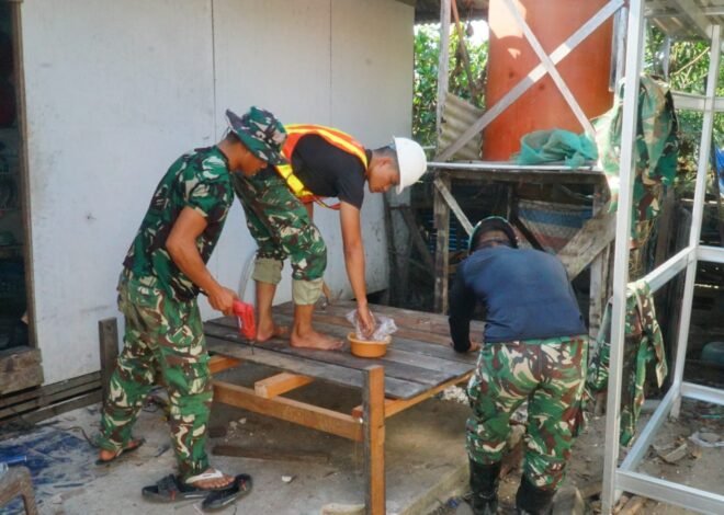 Pembuatan Kuda-Kuda MCK SAS 3 Tandai Tahap Penting Pembangunan Fasilitas Sanitasi TMMD