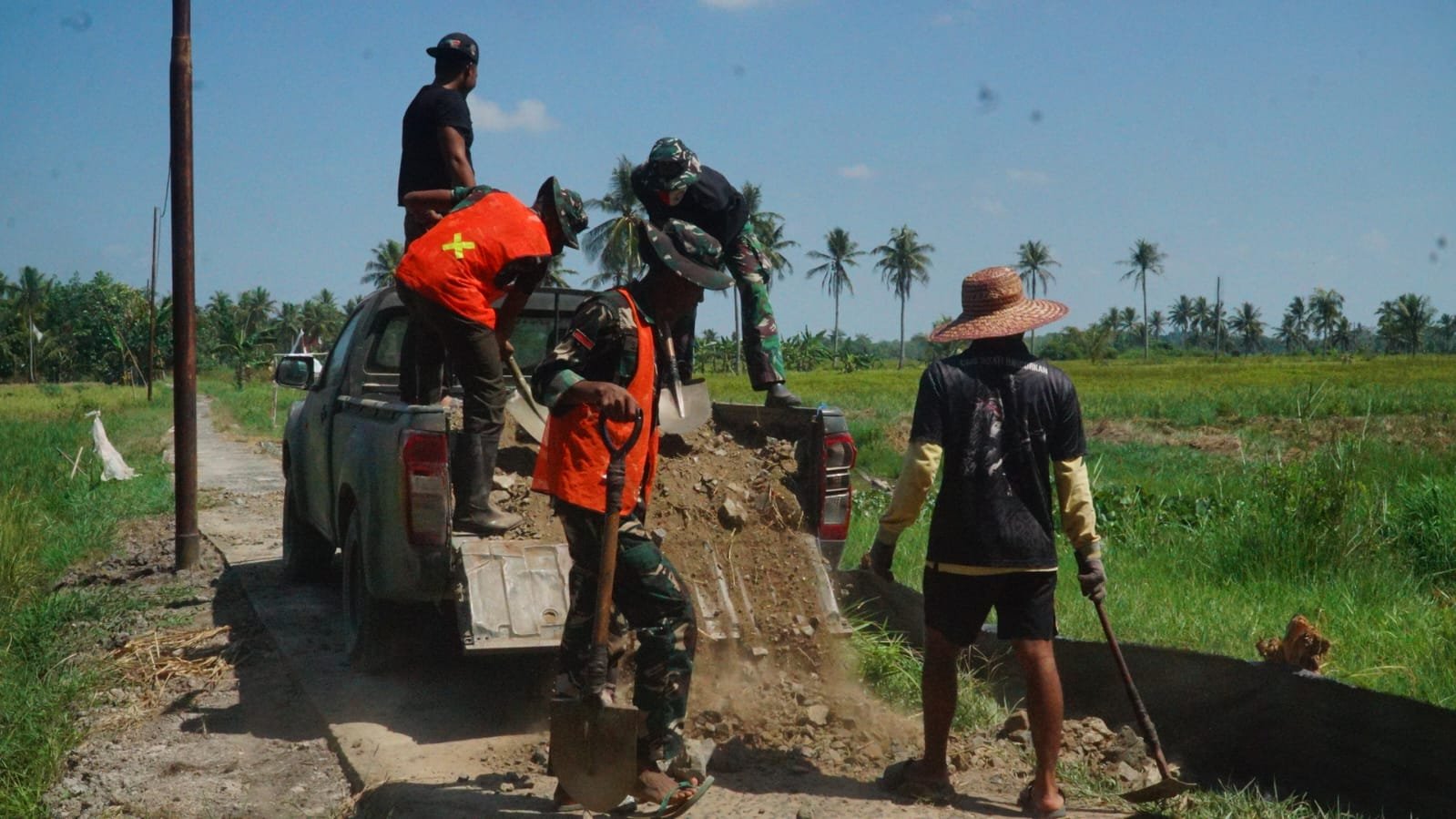 Peningkatan Becros Jalan 1,2 Kilometer Jadi Langkah Nyata TMMD Tingkatkan Akses Mobilitas Warga