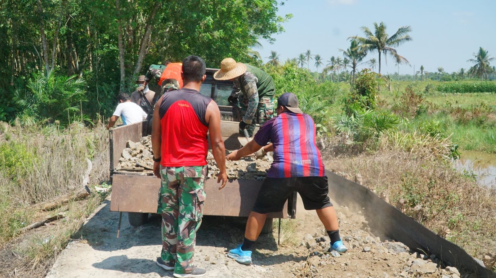 TMMD Ke-129 Bangun Jalan Lebih Kokoh, Peningkatan Becros 1,2 Kilometer Terus Dikebut