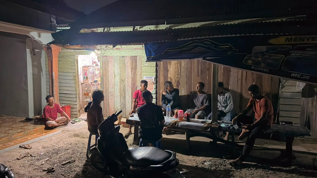 Dari Obrolan Malam Lahir Kedekatan, Satgas TMMD Bangun Komunikasi Bersama Warga