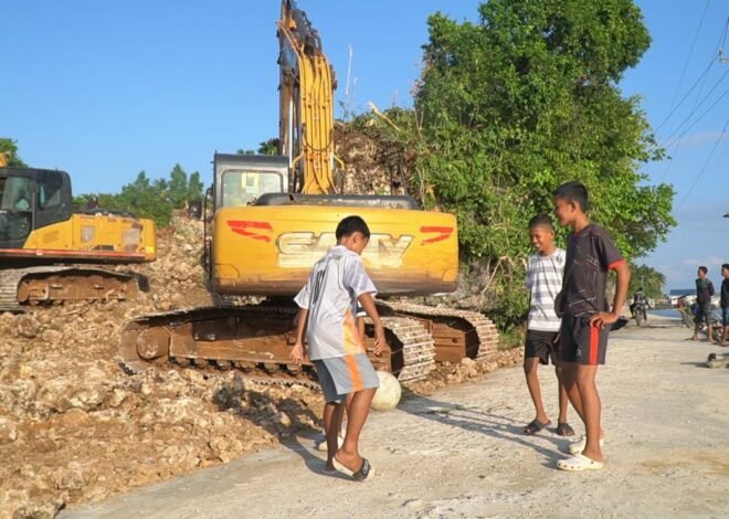 Anak-anak Kepulauan Umbele Antusias Manfaatkan Jalan Hasil TMMD sebagai Tempat Bermain