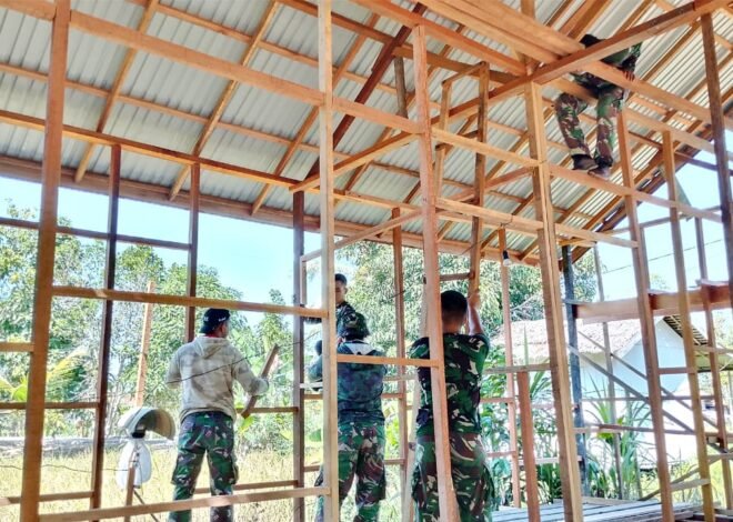 Pemasangan Kerangka Plafon, RTLH Sasaran 3 TMMD Ke-129 Terus Dikebut