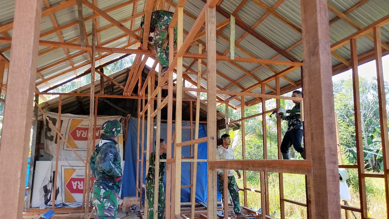 Sinergi TNI dan Warga Perkuat Pembangunan RTLH Sasaran 3 di Bandar Raya