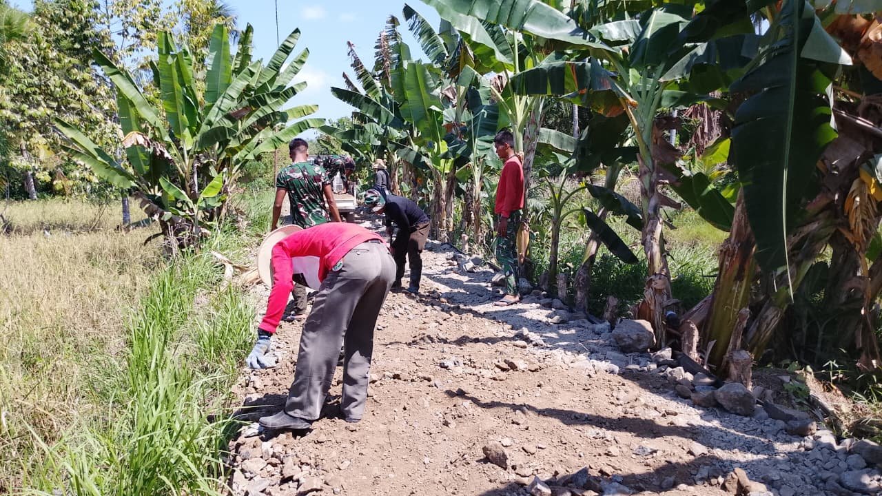 Jalan Diperkuat, Aktivitas Warga Desa Bandar Raya Diharapkan Semakin Lancar