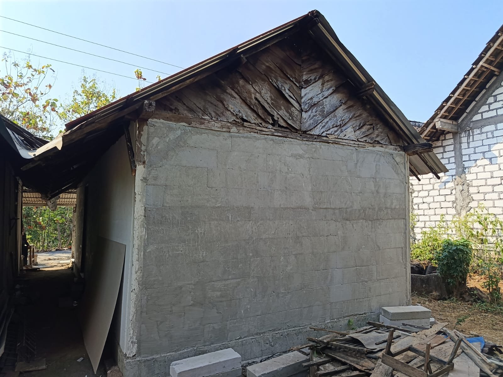 Tahap Demi Tahap RTLH Rumah Ibu Saelah Terus Rampung, TMMD Ke-129 Kodim 0813/Bojonegoro Wujudkan Hunian Layak*