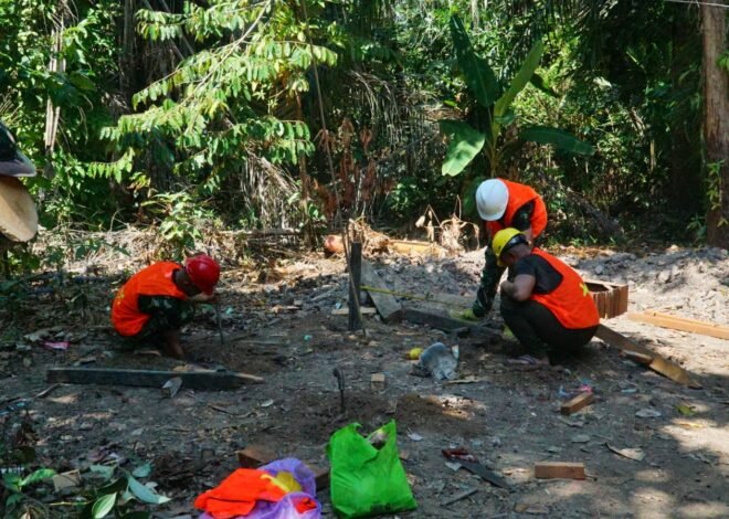 Gotong Royong Satgas TMMD dan Warga Warnai Pembuatan Kuda-Kuda MCK Desa Bandar Raya