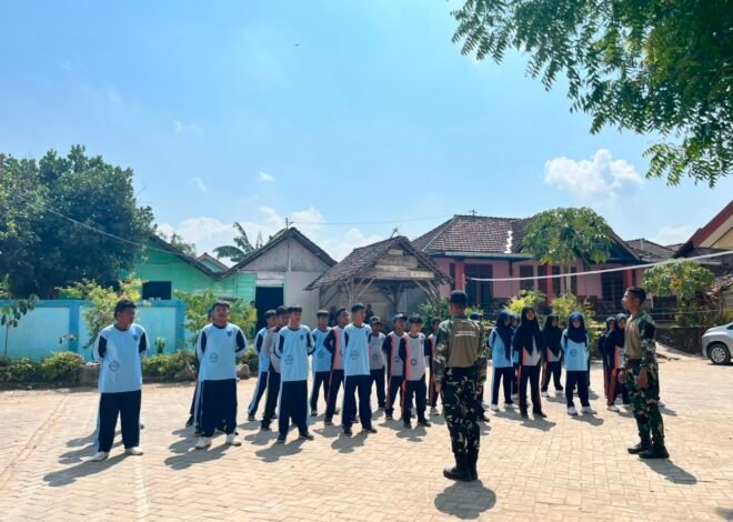 Satgas TMMD Ke-129 Ajarkan Disiplin dan Kekompakan kepada Siswa SMPN 1 Atap Kesongo