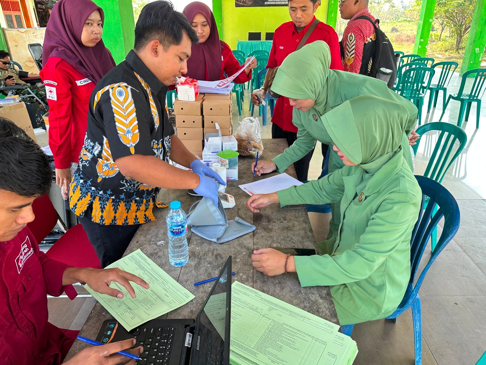 Semangat Berbagi Mengalir di Balai Desa Kesongo Lewat Donor Darah TMMD