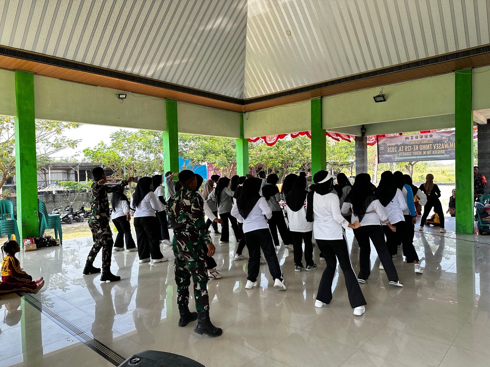 TMMD Ke-129 Kodim 0813/Bojonegoro Hadirkan Kebersamaan Lewat Senam Bersama di Balai Desa Kesongo