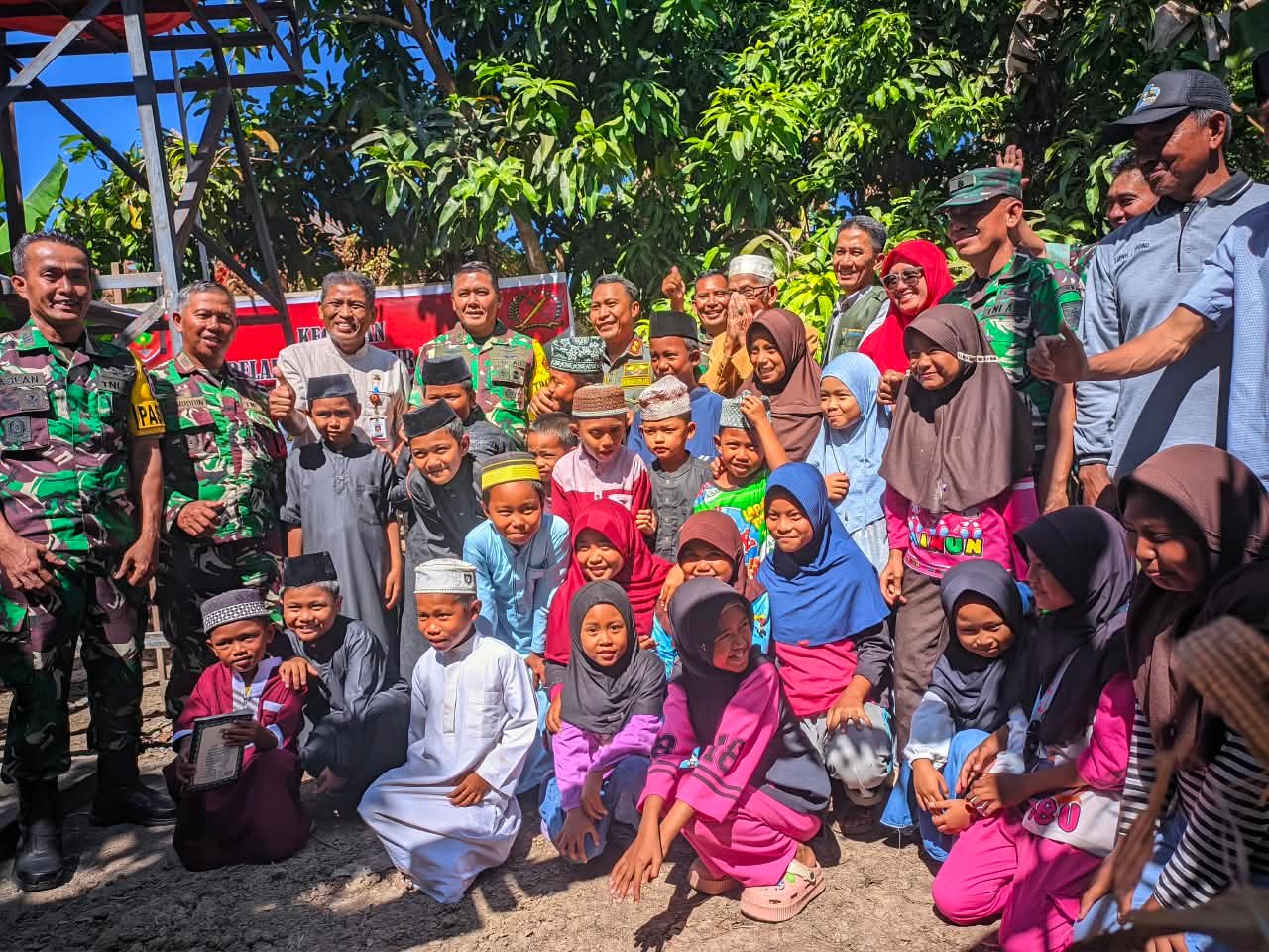 Dari TMMD Ke-129 Kodim 1404/Pinrang Lahir Mimpi Baru, Kunjungan Marsma TNI Arifaini Nur Dwiyanto, M. Han., Memotivasi Anak-Anak Desa Tanratuo Jadi TNI
