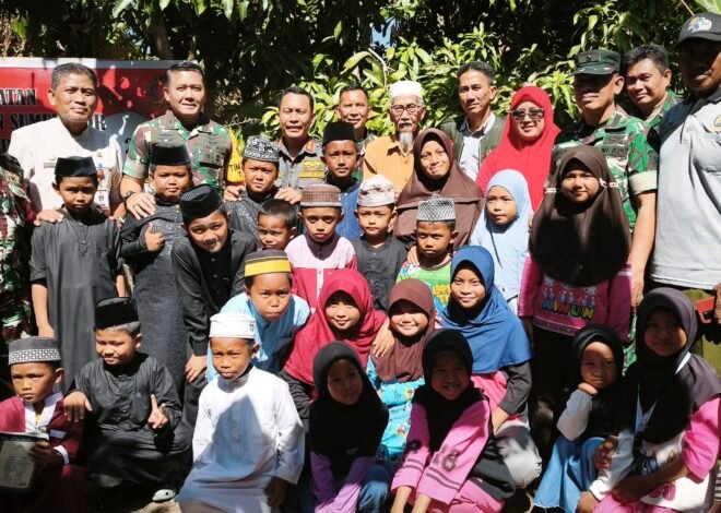 Senyum Ceria di TMMD Ke-129 Kodim 1404/Pinrang, Anak-Anak Berebut Abadikan Momen Bersama Marsma TNI Arifaini Nur Dwiyanto, M.Han.