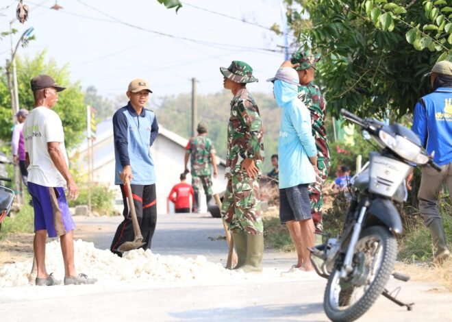 ​Hangatnya kebersamaan Sambil Bekerja, Cara Satgas TMMD ke-129 Kodim 0812/Lamongan Menyapa Hati Warga Desa Tlemang