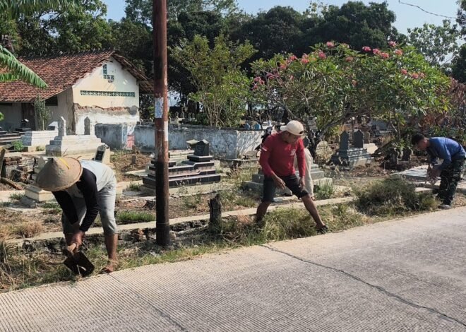 Perkuat Kemanunggalan TNI dan Rakyat, Satgas TMMD ke-129 Gelar Karya Bakti di TPU Desa Luwung Kencana