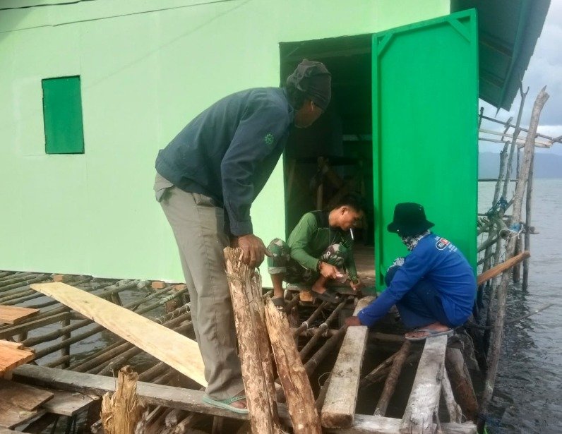 Renovasi RTLH Bapak Nardianto Memasuki Tahap Pemasangan Lantai Teras Rumah