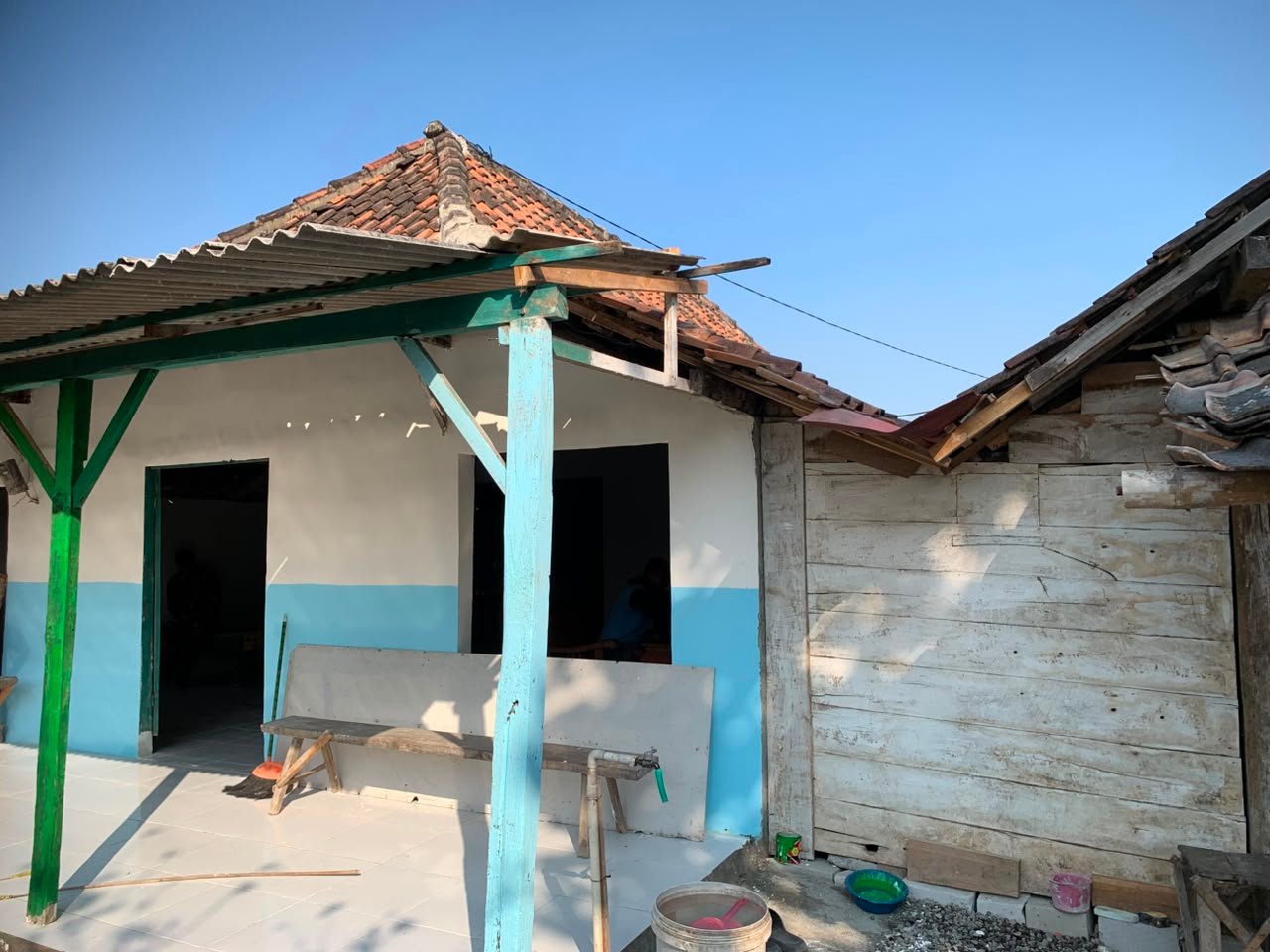 Gotong Royong Satgas TMMD Ke-129 Kodim 0813/Bojonegoro Percepat Renovasi Rumah Bapak Samijan