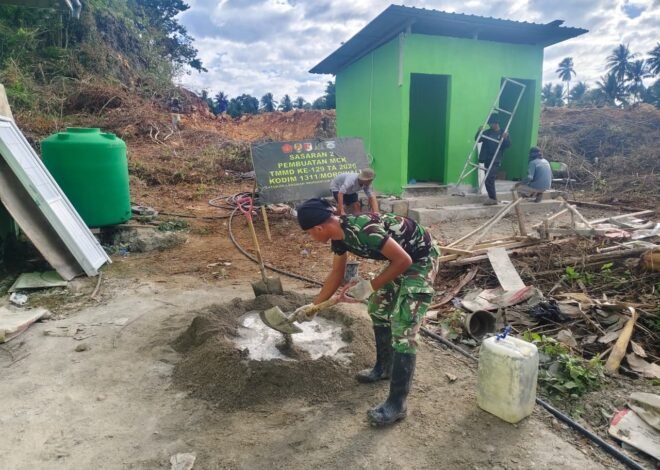 Satgas TMMD Laksanakan Pengecoran Lantai MCK Masjid di Desa Polewali