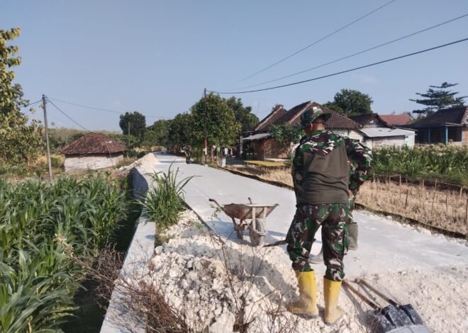 Bahu Membahu, Satgas TMMD Ke-129 Kodim 0813/Bojonegoro Optimalkan Penimbunan Jalan di Kedung Pandan