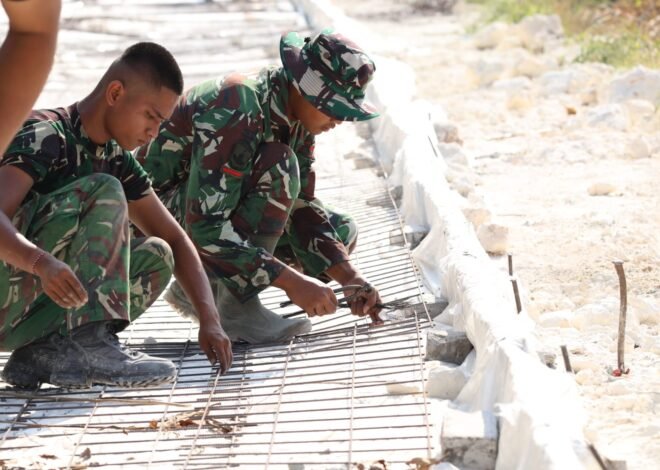 Kokohkan Pondasi Desa: Satgas TMMD Ke-129 Kodim 0812/Lamongan Rangkai Besi Wiremesh Demi Jalan Desa Tlemang Tahan Lama