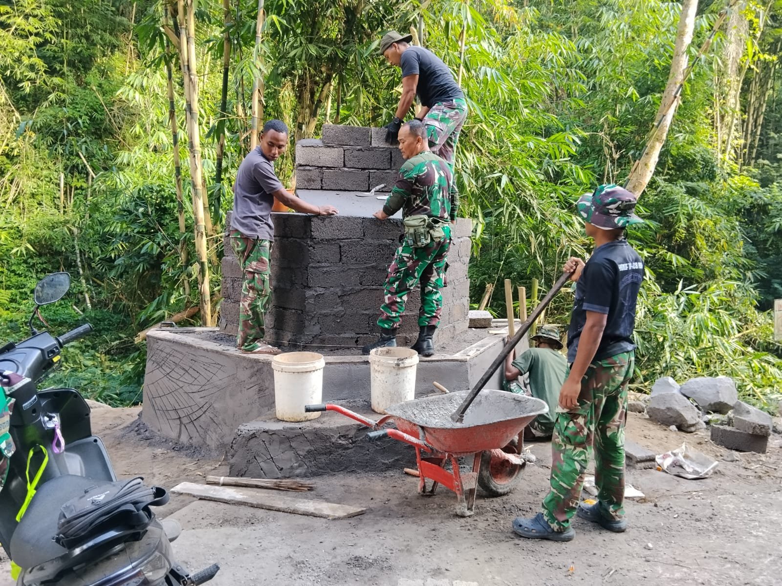 Tugu TMMD Ke-129 Kodim 1626/Bangli Disiapkan Jadi Penanda Karya dan Kebersamaan di Desa Sekardadi