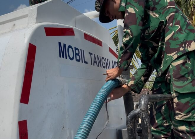 Satgas TMMD Ke-129 Kodim 0813/Bojonegoro Salurkan Air Bersih ke Warga Desa Krebet