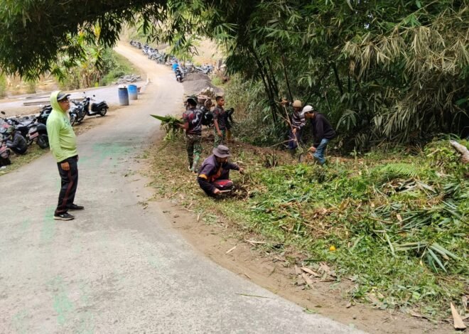 Jalan Rabat Beton Mulai Rapi, Satgas TMMD Ke-129 Kodim 1626/Bangli Bersama Warga Bersihkan Badan Jalan