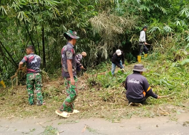 Bahu-Membahu Bersihkan Jalan, Satgas TMMD Ke-129 Kodim 1626/Bangli dan Warga Perkuat Gotong Royong