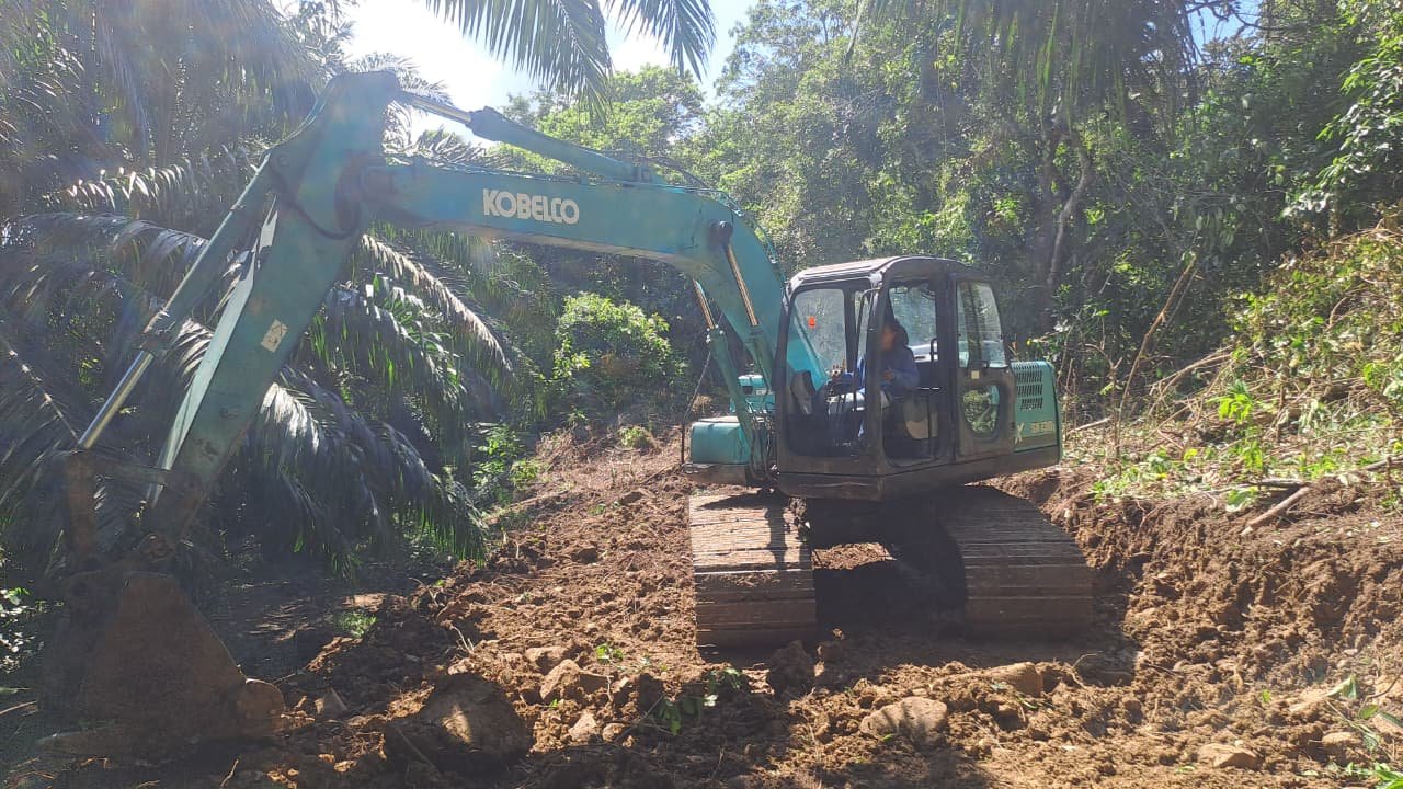 Dampingi Warga di Lapangan, Danramil Sebatik Barat Sebut Jalan Tani TMMD 129 Kini Capai 63 Persen