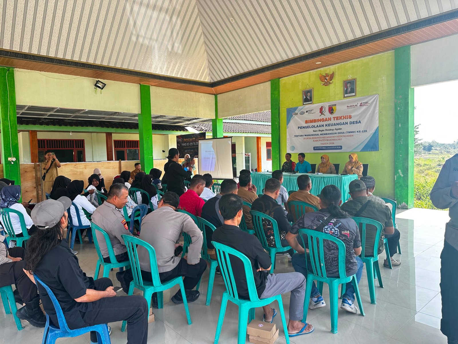 Tingkatkan Kapasitas Aparatur, TMMD Ke-129 Kodim 0813/Bojonegoro Adakan Bimtek Keuangan Desa Kesongo