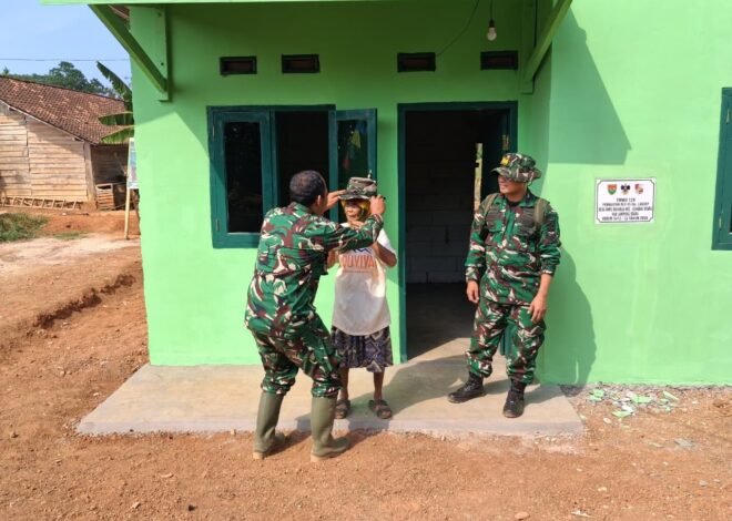 Sikap Humanis Anggota Satgas TMMD Ke-129 Tarik Simpati Warga, “Senang Bisa Ngobrol dengan Pak Tentara”