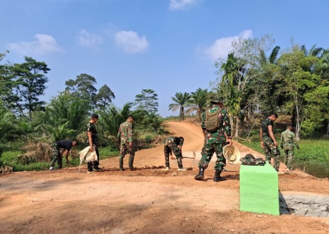 Dengan Semangat Kebersamaan, Satgas TMMD Rapikan Timbunan Gorong-Gorong Penghubung Dua Kecamatan