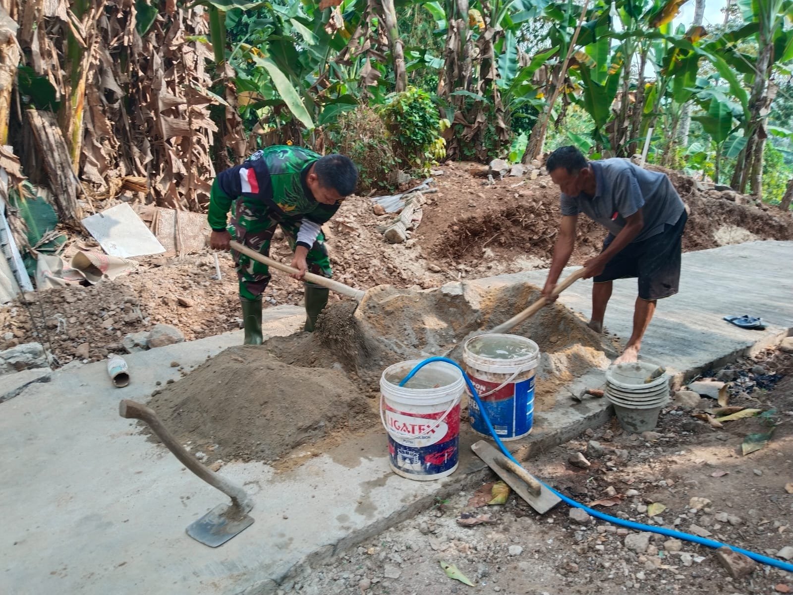 Jalan Rabat Beton TMMD Semakin Nyata, Akses Warga Pinang Jaya Kini Menuju Perubahan