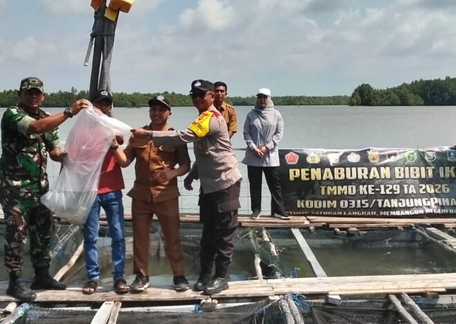 Satgas TMMD Ke-129 Dorong Ketahanan Pangan melalui Penaburan Bibit Ikan Kakap Putih sebanyak 3000 ekor di Desa Busung