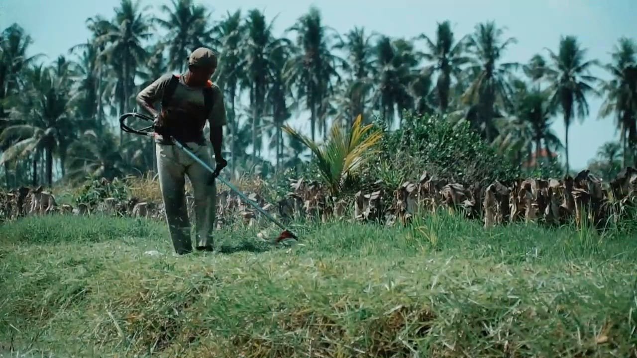 Peduli Lingkungan, Satgas TMMD dan Warga Rawat Saluran Air Kampung Patin