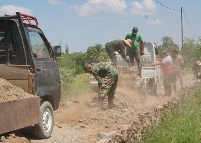 Kompak Bangun Jalan, Satgas TMMD dan Warga Pererat Kemanunggalan TNI-Rakyat