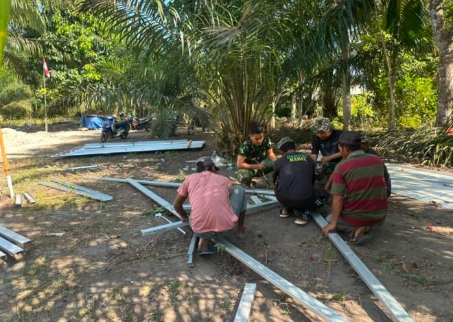 Jelang Penutupan, Satgas TMMD ke-129 Kodim 0413/Bangka Kebut Pemasangan Rangka Atap Rumah Bapak Ardiansyah