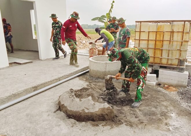 Kekompakan Satgas TMMD Warnai Pemasangan Keramik Musala dan MCK di Kesongo–Sukorame