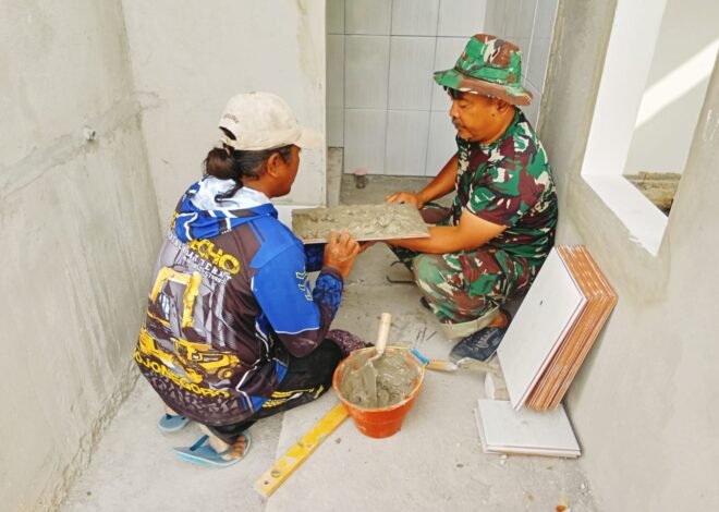 Pemasangan Keramik Jadi Fokus Satgas TMMD Ke-129 Kodim 0813/Bojonegoro di Musala dan MCK Kesongo–Sukorame