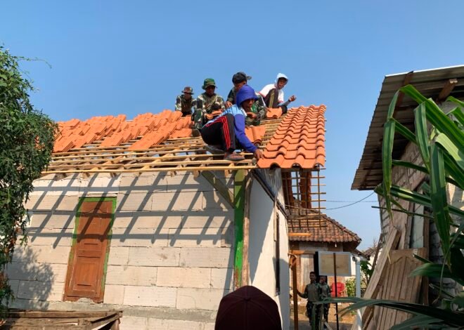 Atap Mulai Tertutup Genteng, Rumah Bu Tini Kian Kokoh dalam Program TMMD ke-129