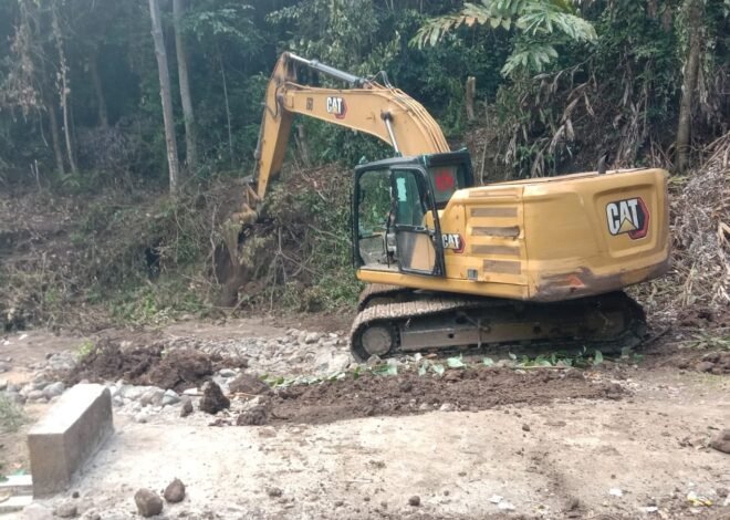Excavator Terus Beroperasi Dukung Percepatan Peningkatan Jalan TMMD ke-129 Kodim 1407/Bone