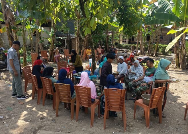 Komsos Sambil Makan Bersama, Koptu Agus Nawang Pererat Kebersamaan Satgas TMMD dengan Warga