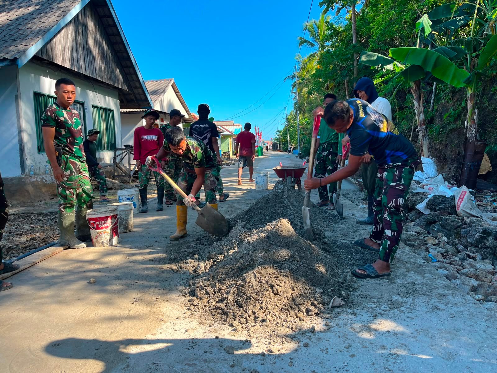 Pekerjaan Rabat Jalan Beton Memasuki Tahap Finishing