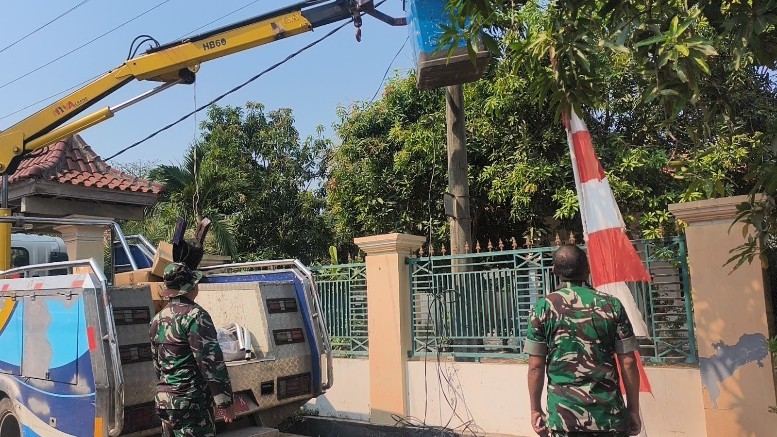 TMMD ke-129 Kodim 0620/Kab. Cirebon Gandeng Dishub Pasang Lampu Penerangan Jalan di Desa Luwung Kencana