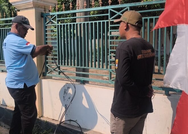 Tingkatkan Keamanan dan Kenyamanan Warga, TMMD ke-129 Kodim 0620/Kab. Cirebon Bersama Dishub Pasang PJU