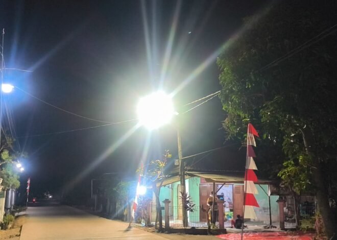 TMMD ke-129 Kodim 0620/Kab. Cirebon Hadirkan Penerangan Jalan Umum bagi Masyarakat Desa Luwung Kencana