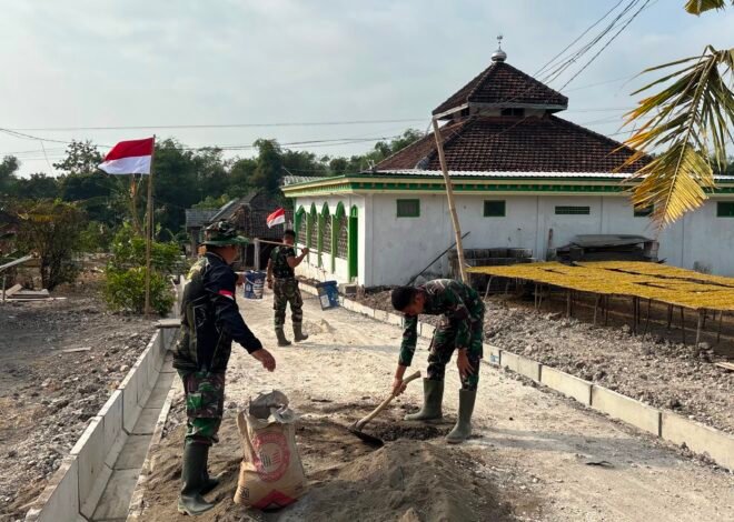 Gotong Royong Satgas TMMD Percepat Pengecoran Drainase di Depan Masjid Dusun Krebet