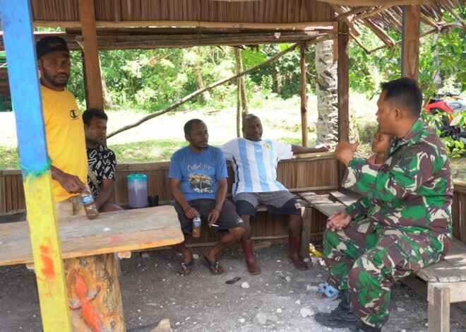 Bukan Sekadar Membangun, TMMD Ke-129 Eratkan Keakraban TNI dan Warga Kampung Sesor