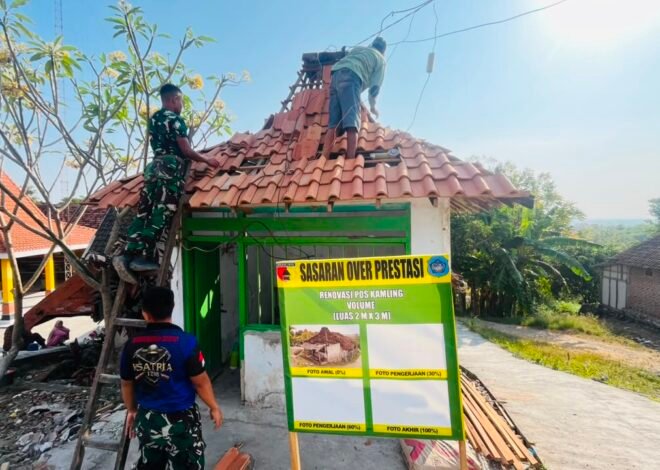 Tancap Gas Tambah Sasaran Overprestasi, Satgas TMMD ke-129 Kodim 0812/Lamongan Garap Pemasangan Atap Pos Kamling Desa Tlemang