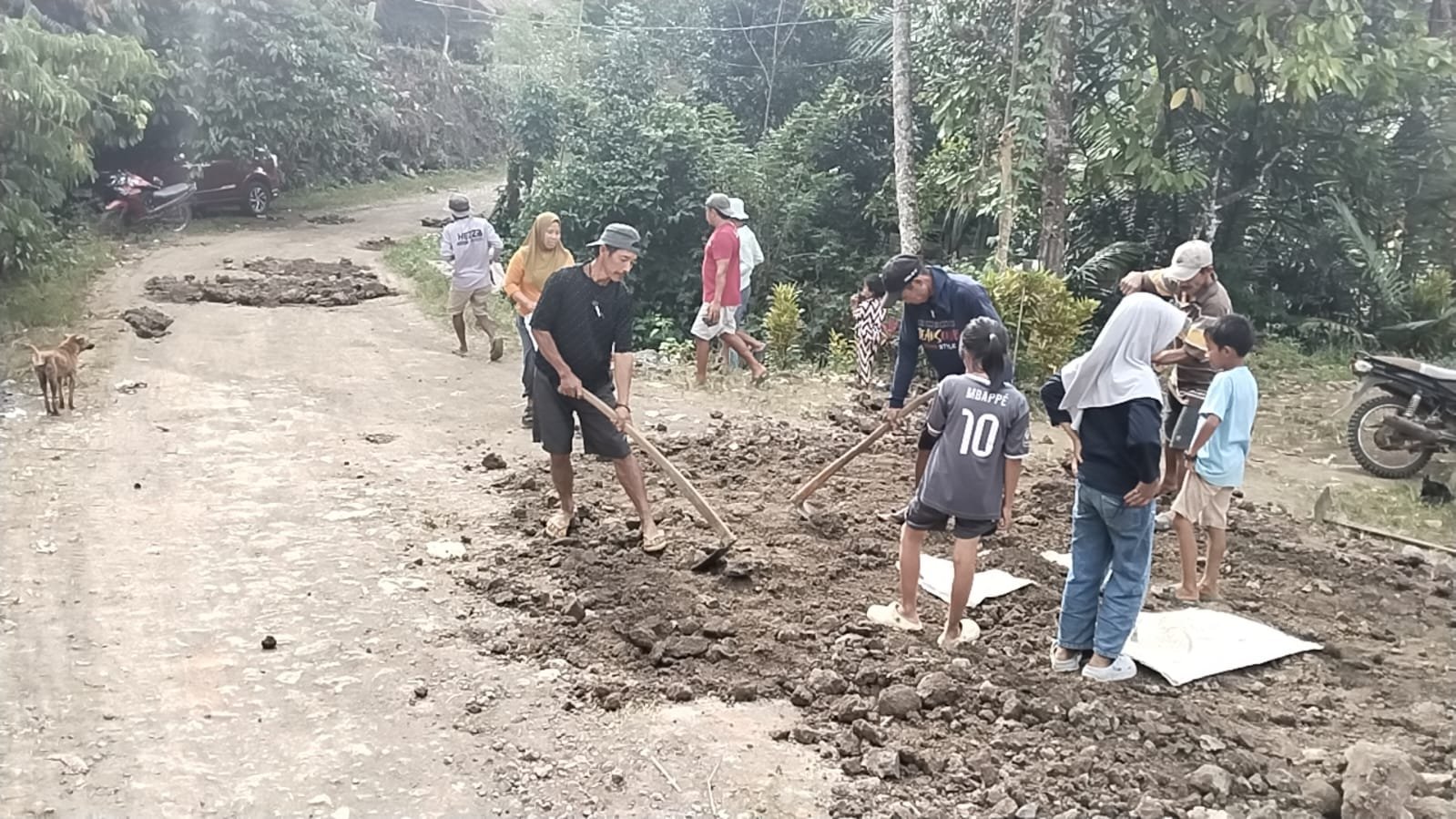 Antusiasme Masyarakat Desa Patukku dalam TMMD Ke-129