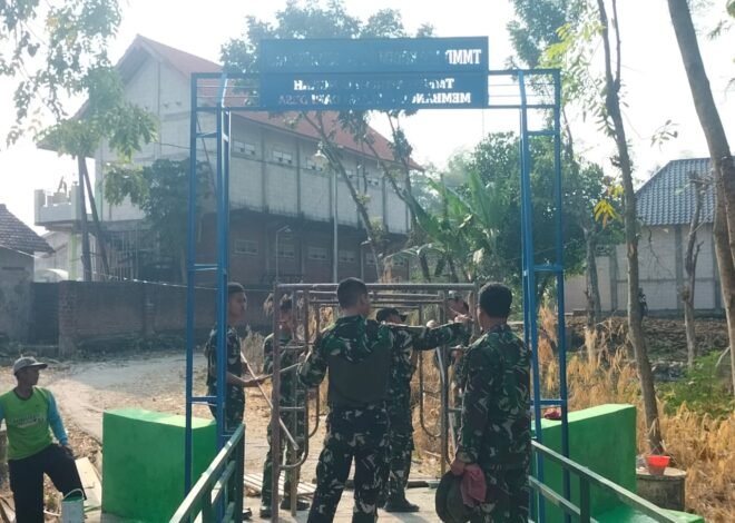 Satgas TMMD Kodim 0813/Bojonegoro Percantik Besi Pengaman Jembatan Melalui Pengecatan