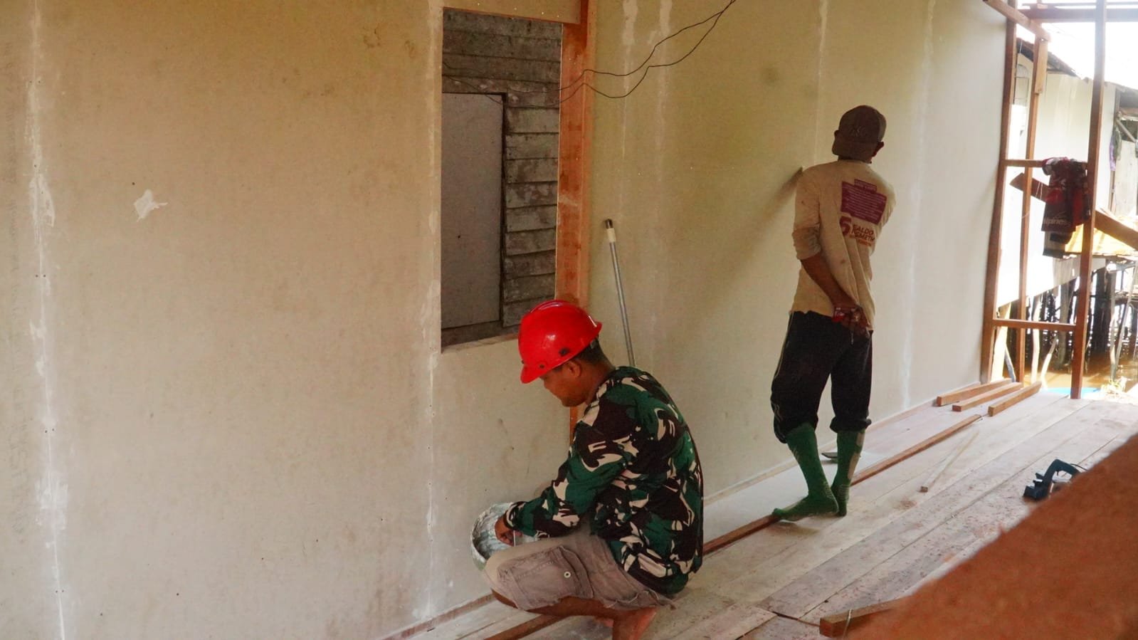 Satgas TMMD dan Warga Kompak Bangun Rumah, Wujudkan Hunian Layak di Desa Bandar Raya